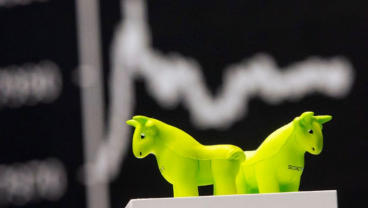 Weder in die eine, noch deutlich in die andere Richtung zog es zum Wochenausklang den Dax.