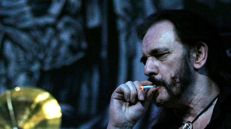 Nein, gerade gesund leben tut er nicht: Motörhead-Sänger Lemmy Kilmister.