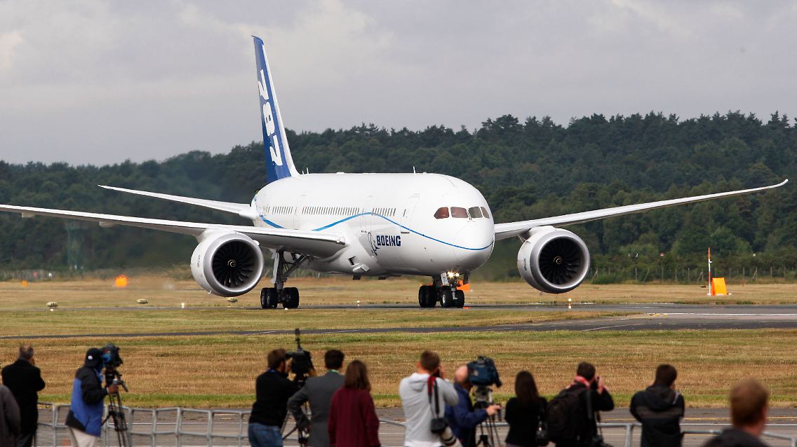 Britain_Farnborough_Airshow_LST104.jpg7018696353277945238.jpg