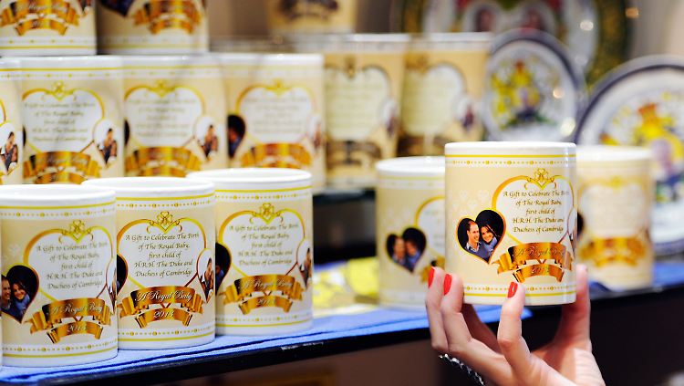 Bis jetzt sind nur Kate und William zu sehen: Die meisten Souvenir-Hersteller warten mit der Produktion bis zur Geburt.