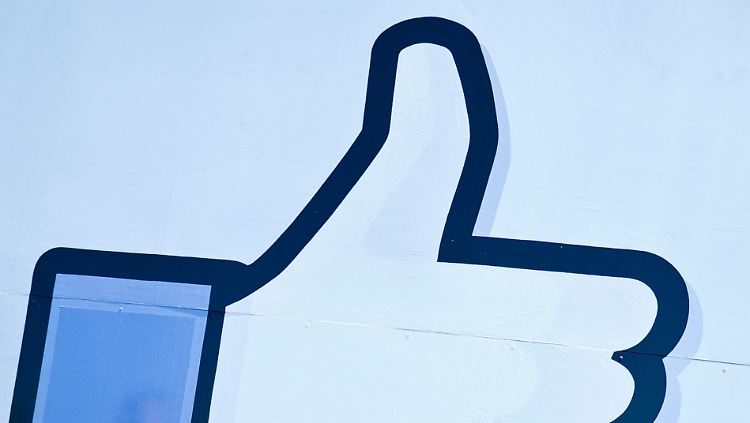 Facebook versucht den Aktienkurs wieder auf Trab zu bringen.
