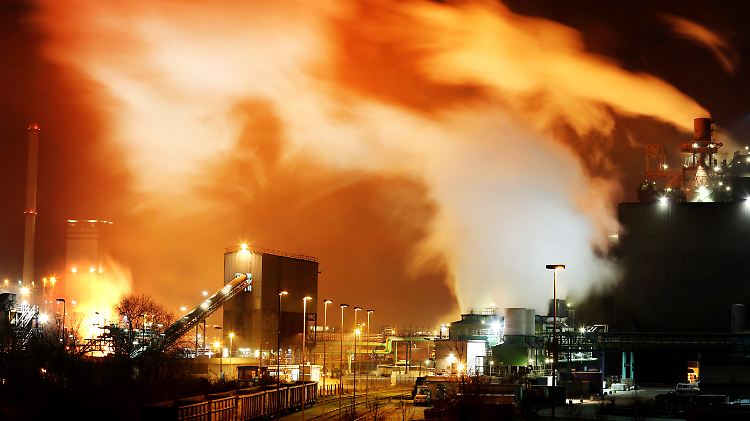 Hedgefonds machen auch vor Schwergewichten wie ThyssenKrupp nicht Halt: Nahmen die Fonds in der Vergangenheit vor allem mittelgroße Unternehmen ins Visier, schrecken sie inzwischen auch vor großen Namen nicht mehr zurück.
