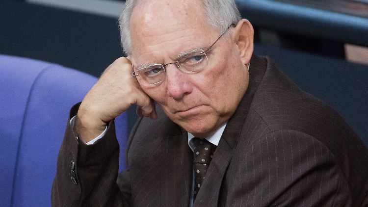 Bundesfinanzminister Schäuble will den irischen Skandal-Bankern das Handwerk legen.