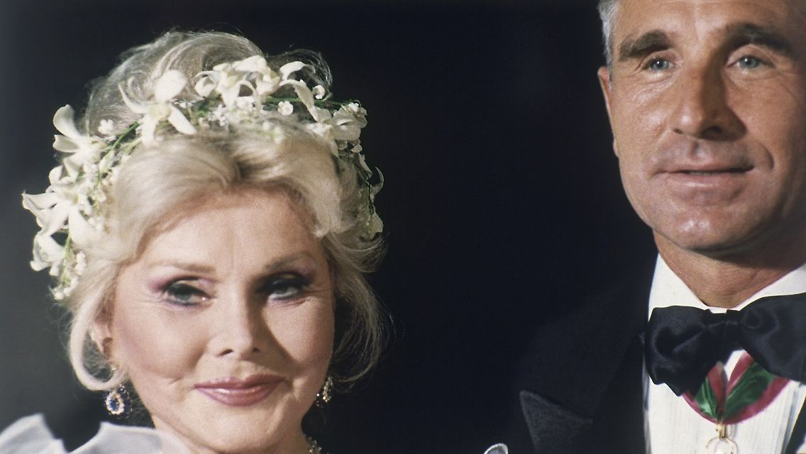 Zsa Zsa Gabor und ihr Ehemann - allerdings ist das Foto schon 24 Jahre alt.