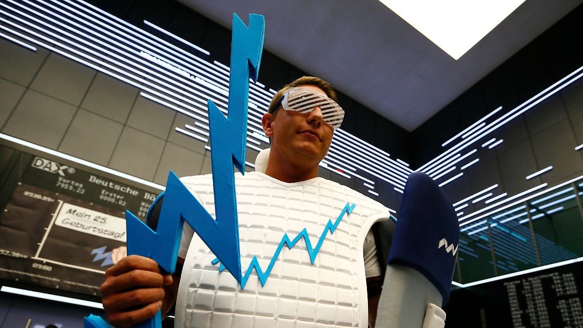 Ein Höhepunkt des Tages: "Dax-Man" erscheint leibhaftig im großen Handelssaal.
