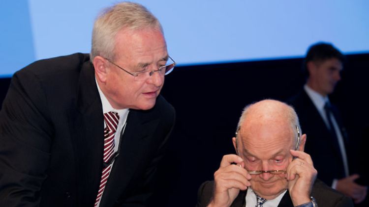 VW-Chef Martin Winterkorn (l.) erhielt das höchste Gehalt aller Dax-Vorstandschefs