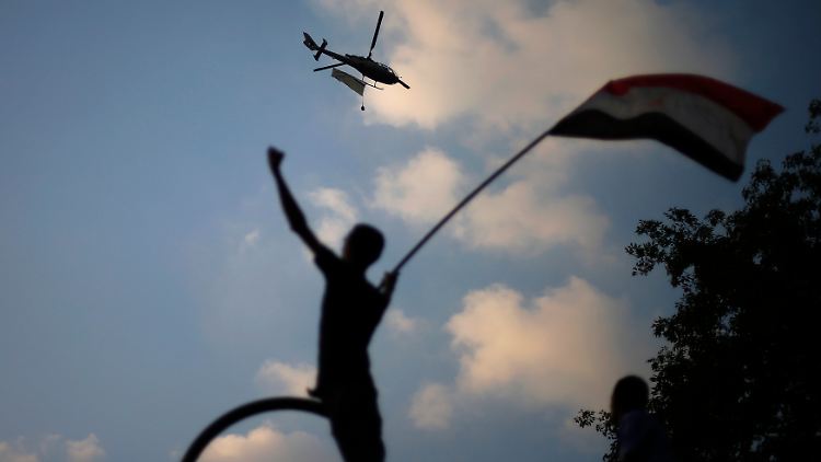 2013-07-01T173905Z_896144528_GM1E97204HI01_RTRMADP_3_EGYPT-PROTESTS-HELICOPTERS.JPG2172924812866018213.jpg