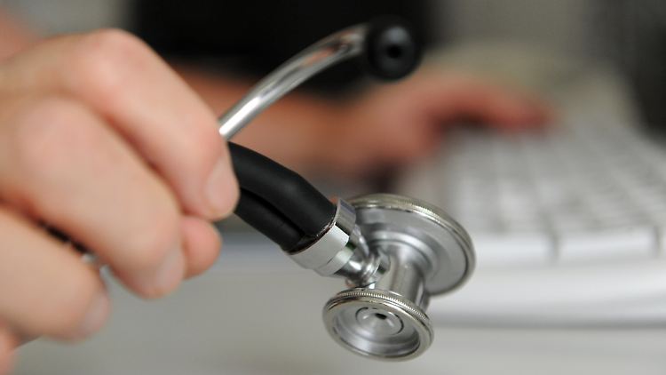 "Vielleicht hat man als Privatpatient beim Arzt schneller einen Termin. Aber wenn man Psychotherapie braucht oder nach einer Chemotherapie die Anschlussheilbehandlung, dann wird nicht bezahlt."