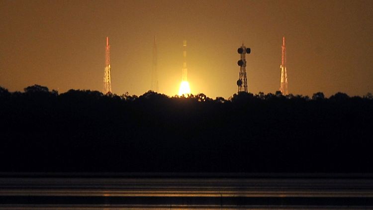 Start um 23.41 Uhr Ortszeit: PSLV-C22 löst sich vom Boden.