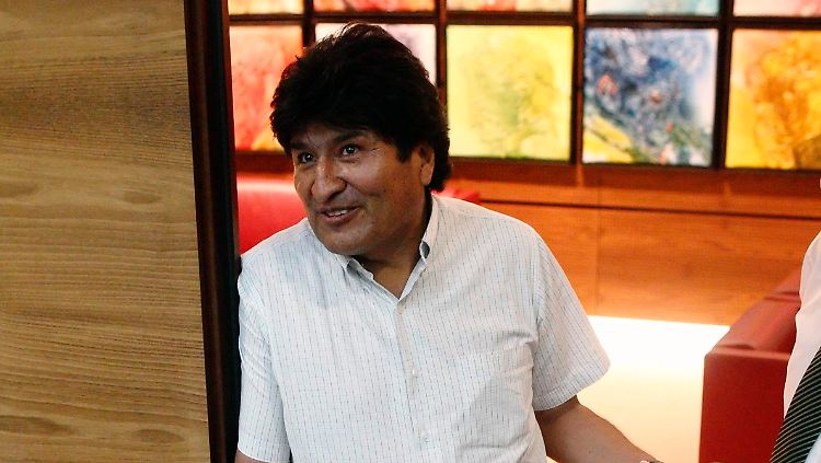 Morales während der Wartezeit auf dem Wiener Flughafen.