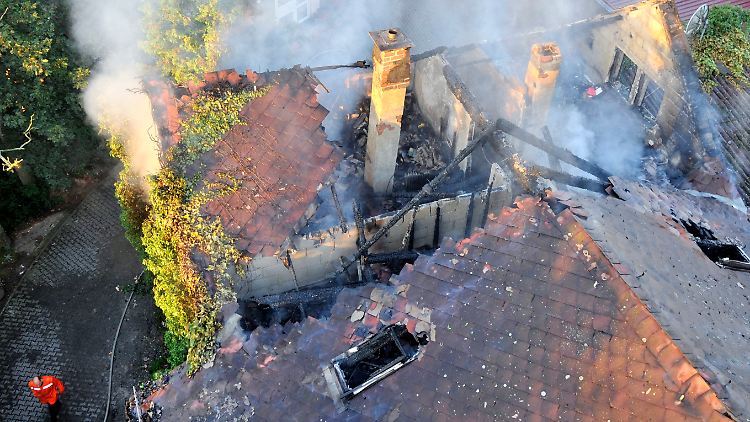 Die oberen Geschosse des Hauses brannten aus.