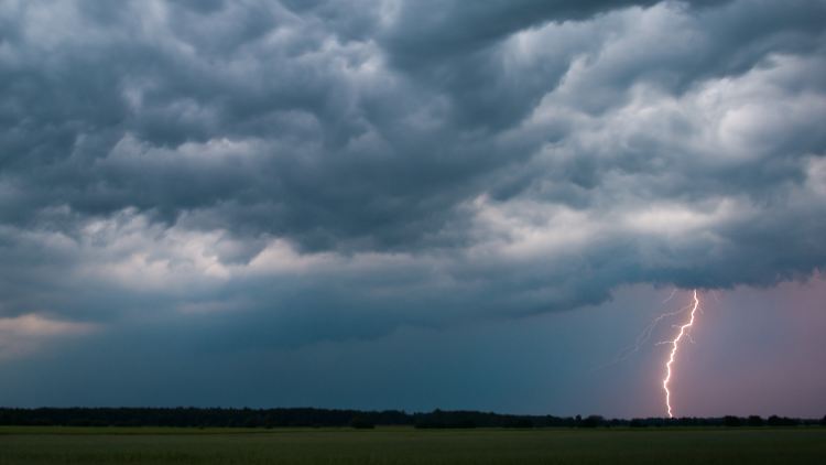 Wetterkatastrophen müssen nicht zwangsläufig eine Folge der Erderwärmung sein. Doch die beeinflusst das Klima negativ.