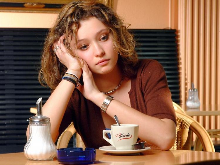 Von grundloser Traurigkeit bis zu Selbstmordgedanken: Schülerinnen leiden einer Studie zufolge häufig unter Depressionen.