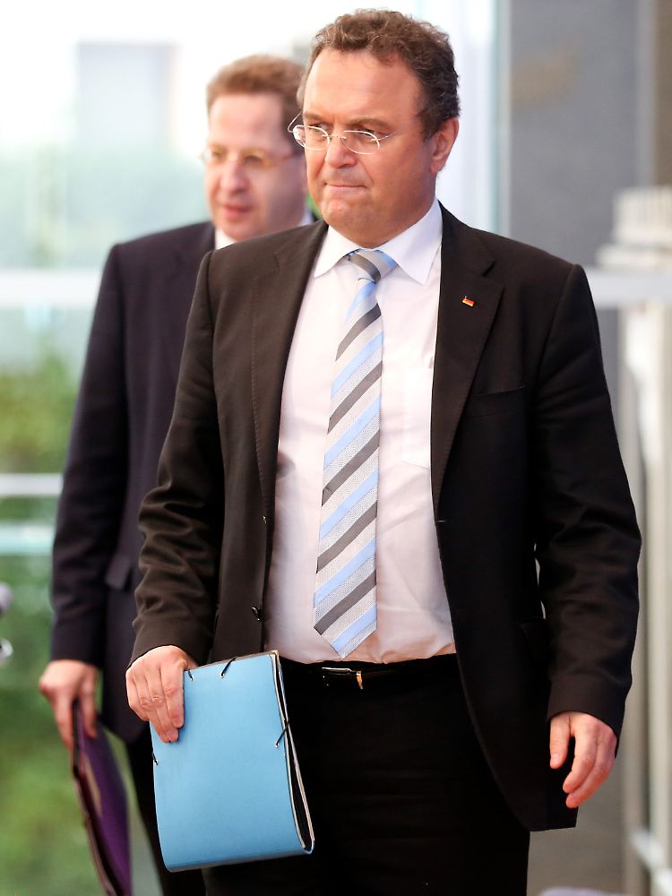 Innenminister Friedrich (r.) und der Präsident des Bundesamtes für Verfassungsschutz, Maaßen.