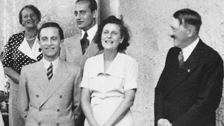 Riefenstahl leugnete ihre enge Freundschaft zu Hitler nie, wollte aber mit seiner Politik angeblich nichts zu tun gehabt haben.