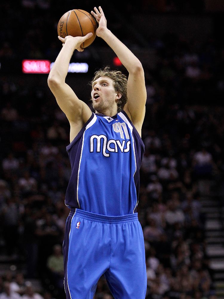 Die Formalitäten sind erledigt: Nowitzki bleibt bei den "Mavs".
