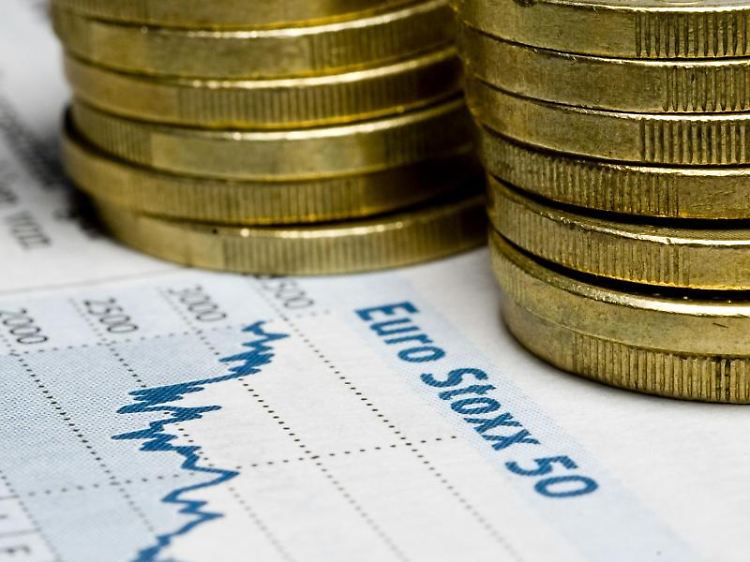 Um mit Wertpapieren handeln zu können, brauchen Anleger ein eigenes Depot. Angebote gibt es von den meisten Banken - egal ob in der Filiale oder bei einer Direktbank.