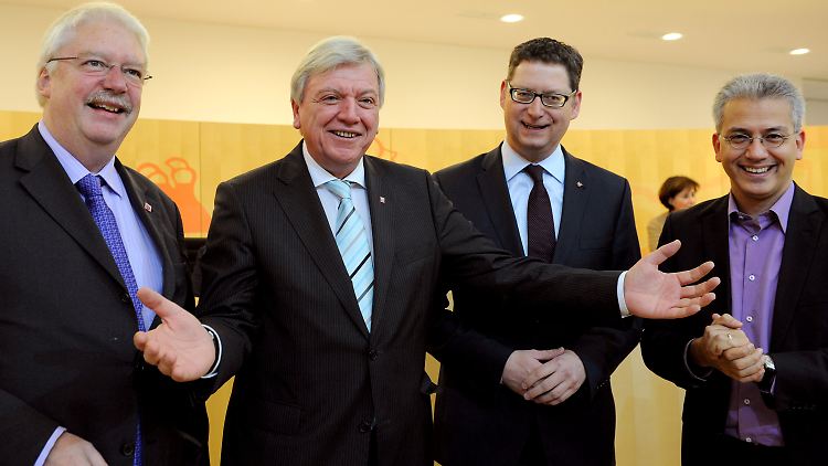 Hahn (FDP), Bouffier (CDU), Schäfer-Gümbel (SPD) und Al-Wazir (Grüne) (v.l.) in seltener Eintracht.