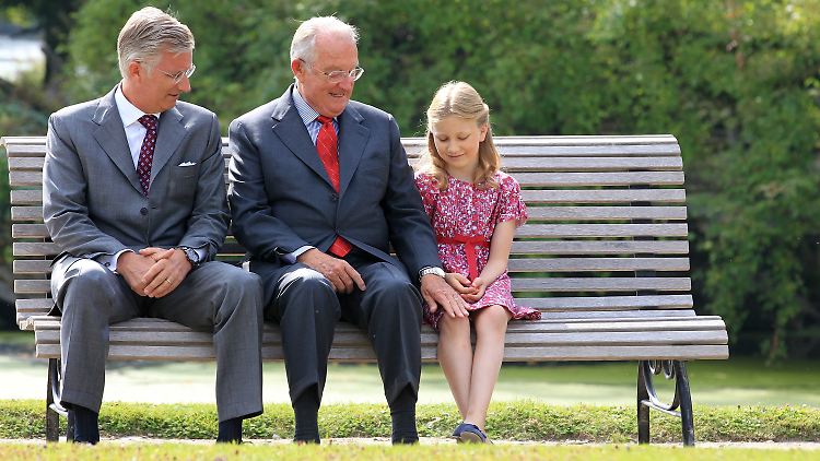 Albert II. im Kreise seiner Familie: Links sein Sohn und Nachfolger Philippe, rechts seine Enkelin, Prinzessin Elisabeth.