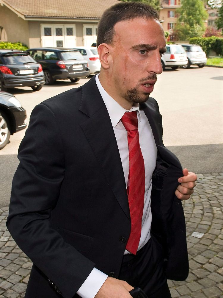 Bei allen impliziten Vorwürfen von Karl-Heinz Rummenigge ist unbestritten: Ribéry hatte Sex mit einer minderjährigen Prostituierten und das ist strafbar - in Frankreich und auch hierzulande.