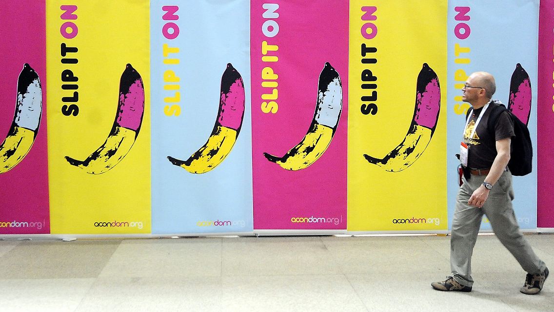 Zieh ihn drüber: Kondom-Plakate auf der Weltaidskonferenz in Wien.