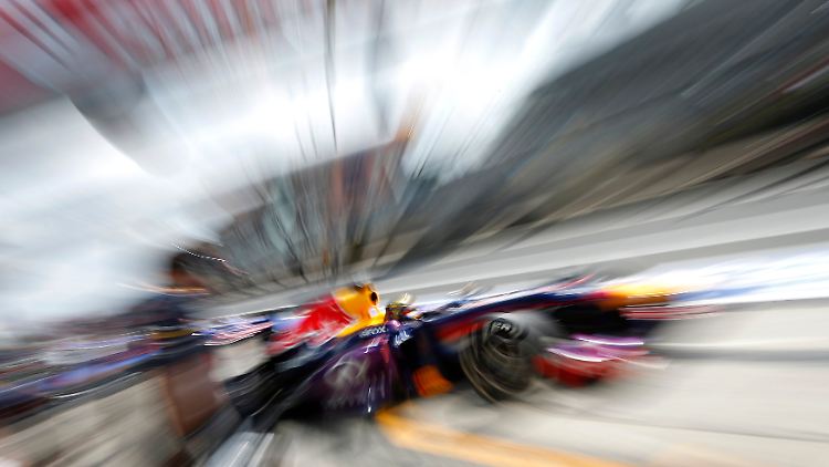 Vettel muss Hamilton den Vortritt lassen.