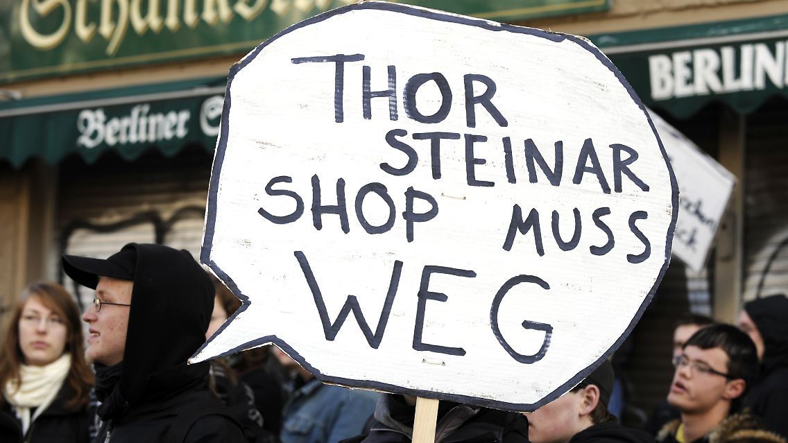 Die Storch-Heinar-Aktion ist nicht der erste Protest: Demonstration gegen ein "Thor Steinar"-Geschäft in Berlin-Friedrichshain (Februar 2009).
