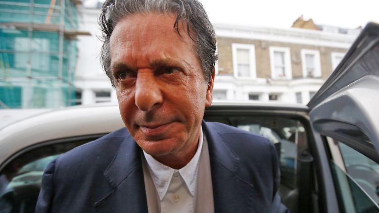 Seit 2003 ist Charles Saatchi mit der englischen Fernsehköchin Nigella Lawson verheiratet.