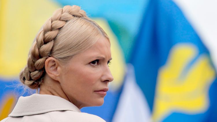 Der Glanz vergangener Tage: Julia Timoschenko als ukrainische Regierungschefin mit traditionellem Haarkranz