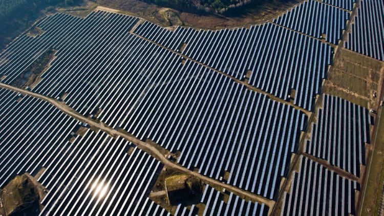 Vor allem die Solarförderung ist den Konzernchefs ein Dorn im Auge.