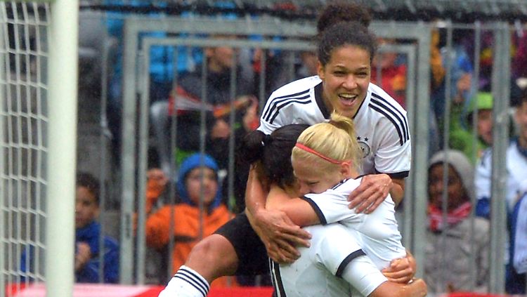 "Da wollen wir natürlich dabei sein": Celia Okoyino da Mbabi, hier beim 4:2 im Testspiel gegen Weltmeister Japan.