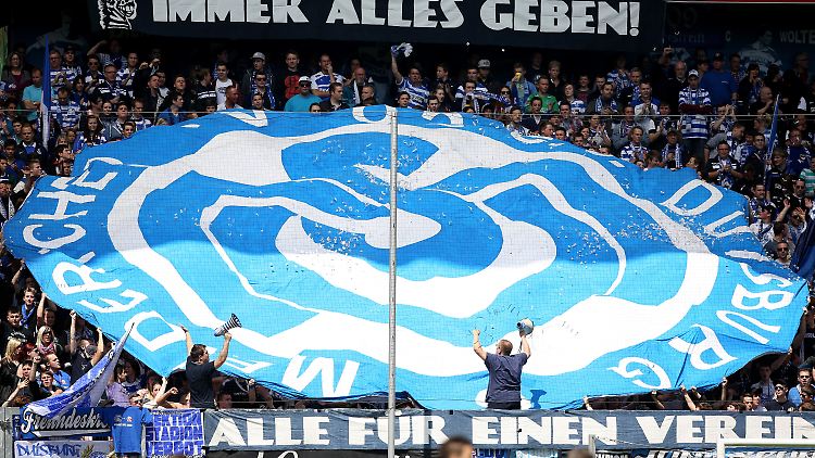 Immerhin dritte Liga: Nun brauchen die Duisburger nur noch einen Trainer und ein paar Spieler.
