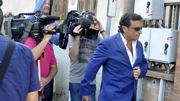 Francesco Schettino trägt möglicherweise eine Mitschuld am Unglück.