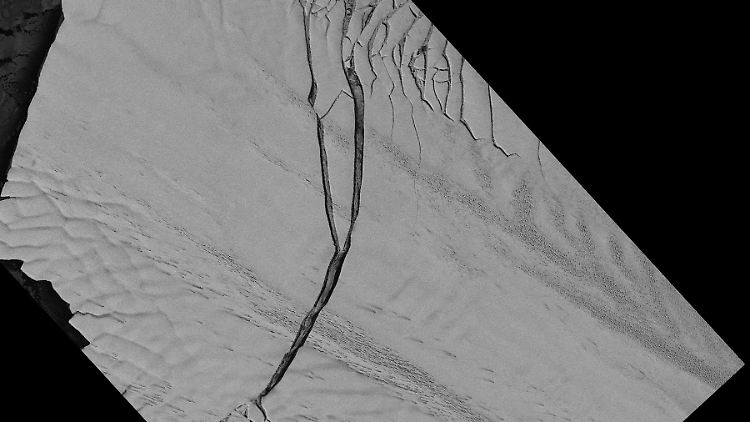 Aufnahme des Erdbeobachtungssatelliten TerraSAR-X vom Pine-Island-Gletscher, aus dem sich eine riesige Schelfeisfläche gelöst hat.