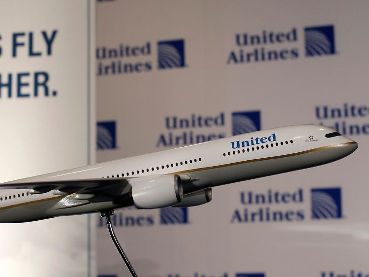 Ungefähr so wie dieses Modellflugzeug wollen die UAL-Manager weiter in die Gewinnzone vordringen.