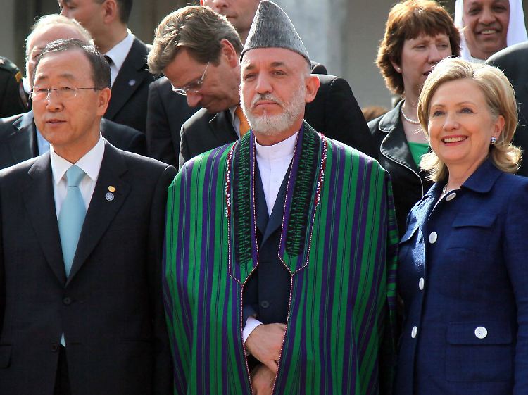UN-Generalsekretär Ban, Präsident Karsai, US-Außenministerin Clinton (v.l.), hinter Karsai: Bundesaußenminister Westerwelle