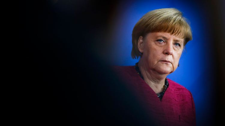 Angela Merkel bleibt vorsichtig: Inwieweit die Enthüllungen um das Prism-Programm der NSA zutreffen, müsse noch geklärt werden.