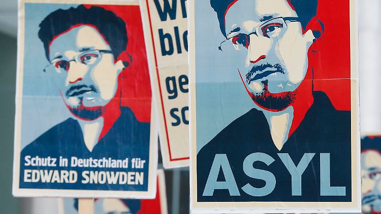 In Berlin protestierten Menschen für die Aufnahem von Edward Snowden, der den NSA-Skandal ins Rollen gebracht hatte.