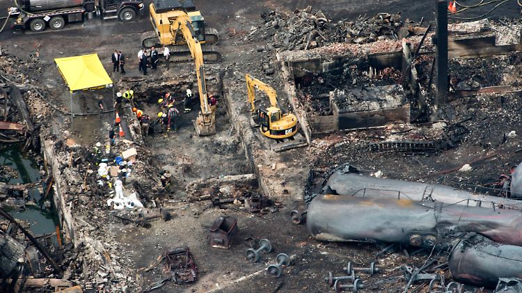 Zwei Tage lang brannten die Feuer nach der gewaltigen Explosion.
