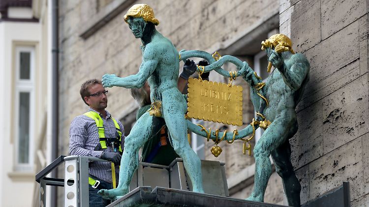 Hannover atmet auf: Der lang vermisste Goldkeks ist wieder an seinem Platz.
