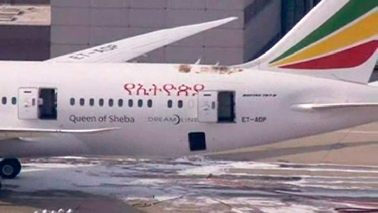Das Feuer brach im Heck des Flugzeugs aus. 