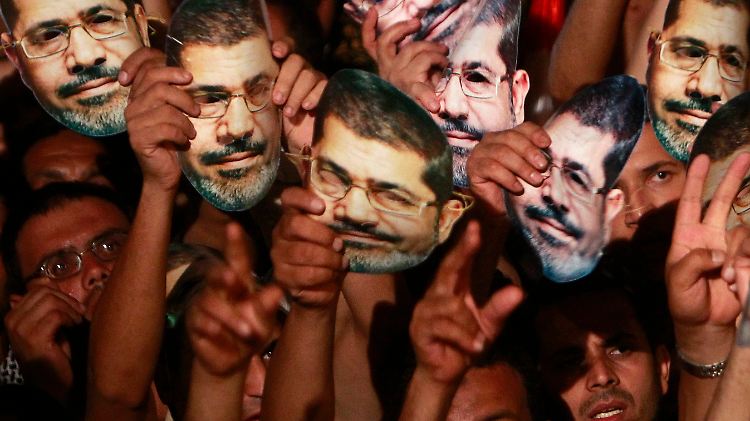 Zehntausende Mursi-Unterstützer forderten seine Wiedereinsetzung als Staatsoberhaupt.