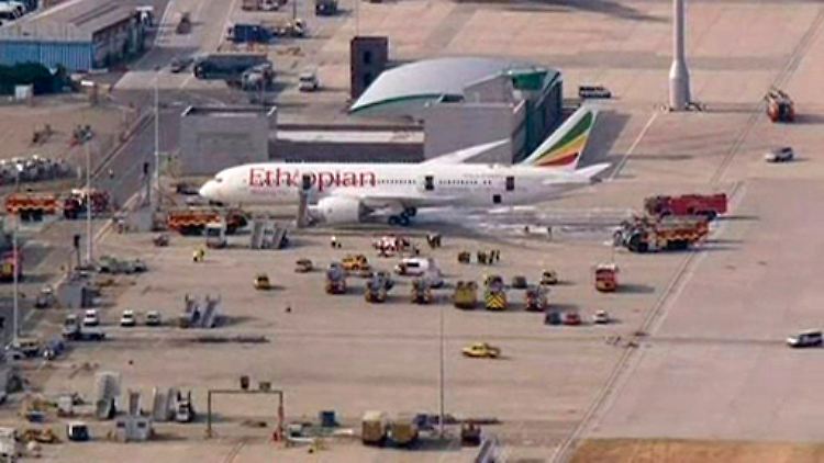 Das Feuer beschädigte den hinteren Flugzeugrumpf.