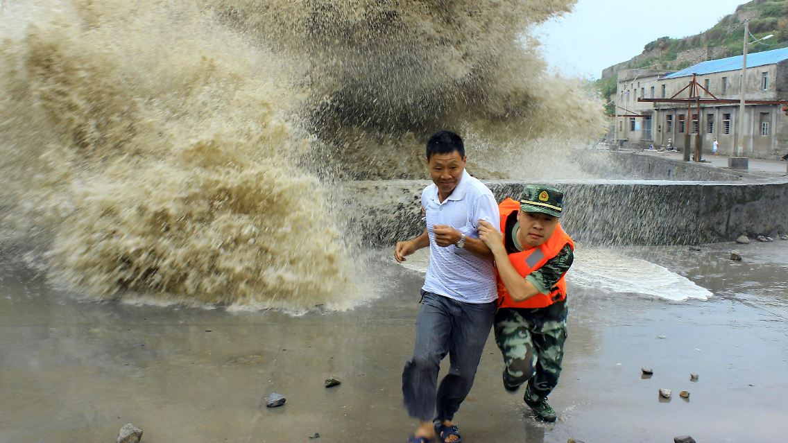 2013-07-13T071134Z_1078948458_GM1E97D163M01_RTRMADP_3_CHINA-WEATHER.JPG7524825232242108856.jpg