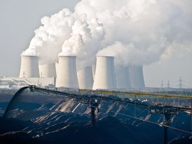 Ein Paradox: Auch Unternehmen, die Energie aus dem Klimakiller Braunkohle gewinnen, dürfen sich um die EEG-Umlage drücken.