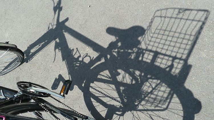 Nach Möglichkeit sollte man sein Rad an einen festen Gegenstand anschließen.