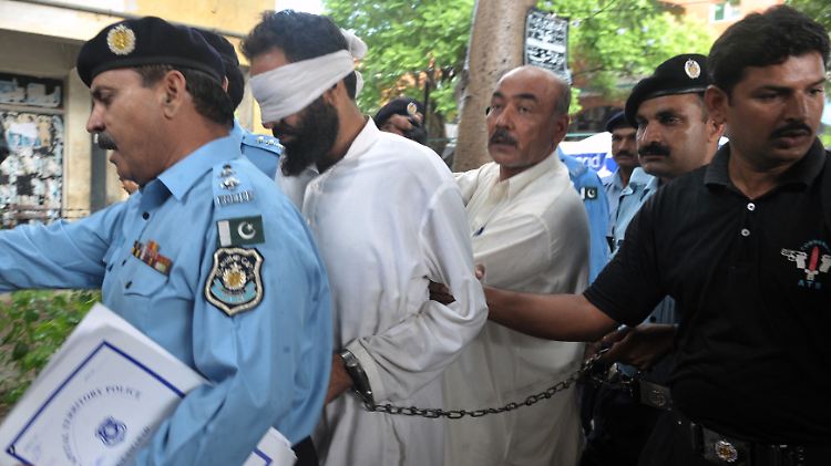Hier wird ein pakistanischer Gläubiger wegen Blasphemievorwürfen festgenommen.