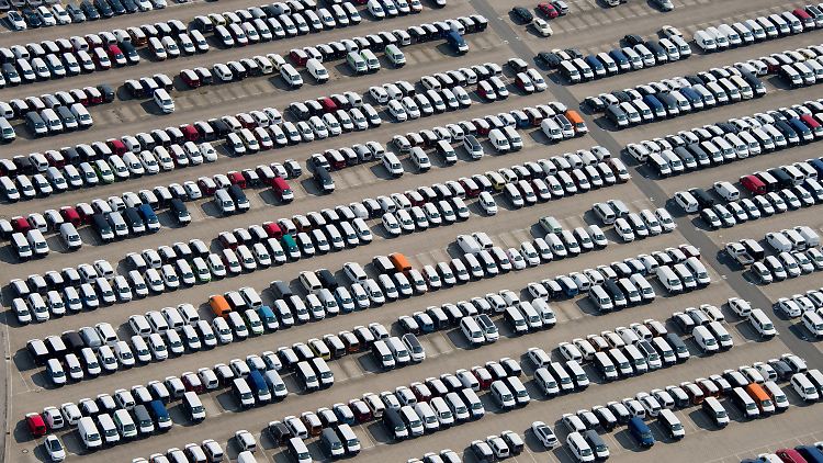 In ganz Europa werden immer weniger Autos verkauft - auch Luxusmarken sind von den Verkaufsrückgängen getroffen.
