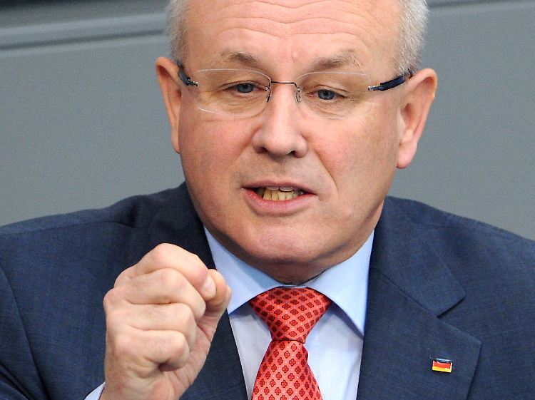 Kauder mahnt die Minister zur Disziplin.