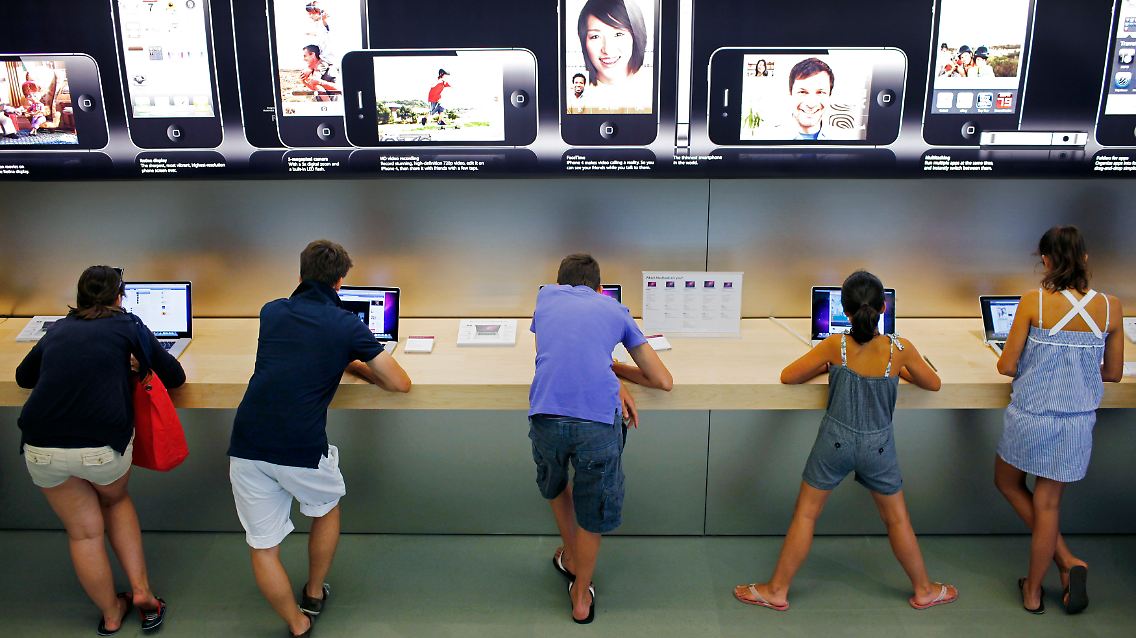 Kunden in einem Apple-Store in Boston.